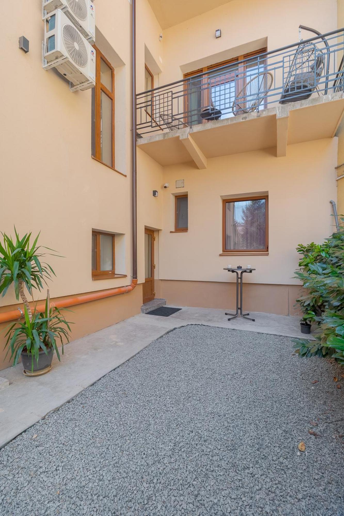 Oasis Rooms Oradea Exterior photo