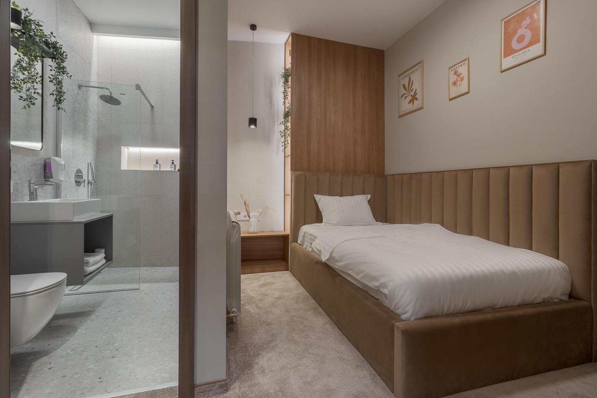 Oasis Rooms Oradea Exterior photo